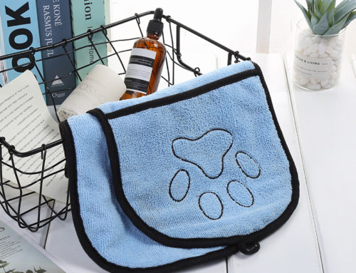 Toalha de cachorro com logotipo da pata toalha de microfibra para animais de estimação de secagem rápida com 2 bolsos bordados de toalhas para animais de estimação