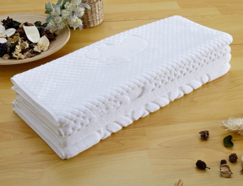 Super water absorbent white embossed logo hotel mat  cotton towel bath mats